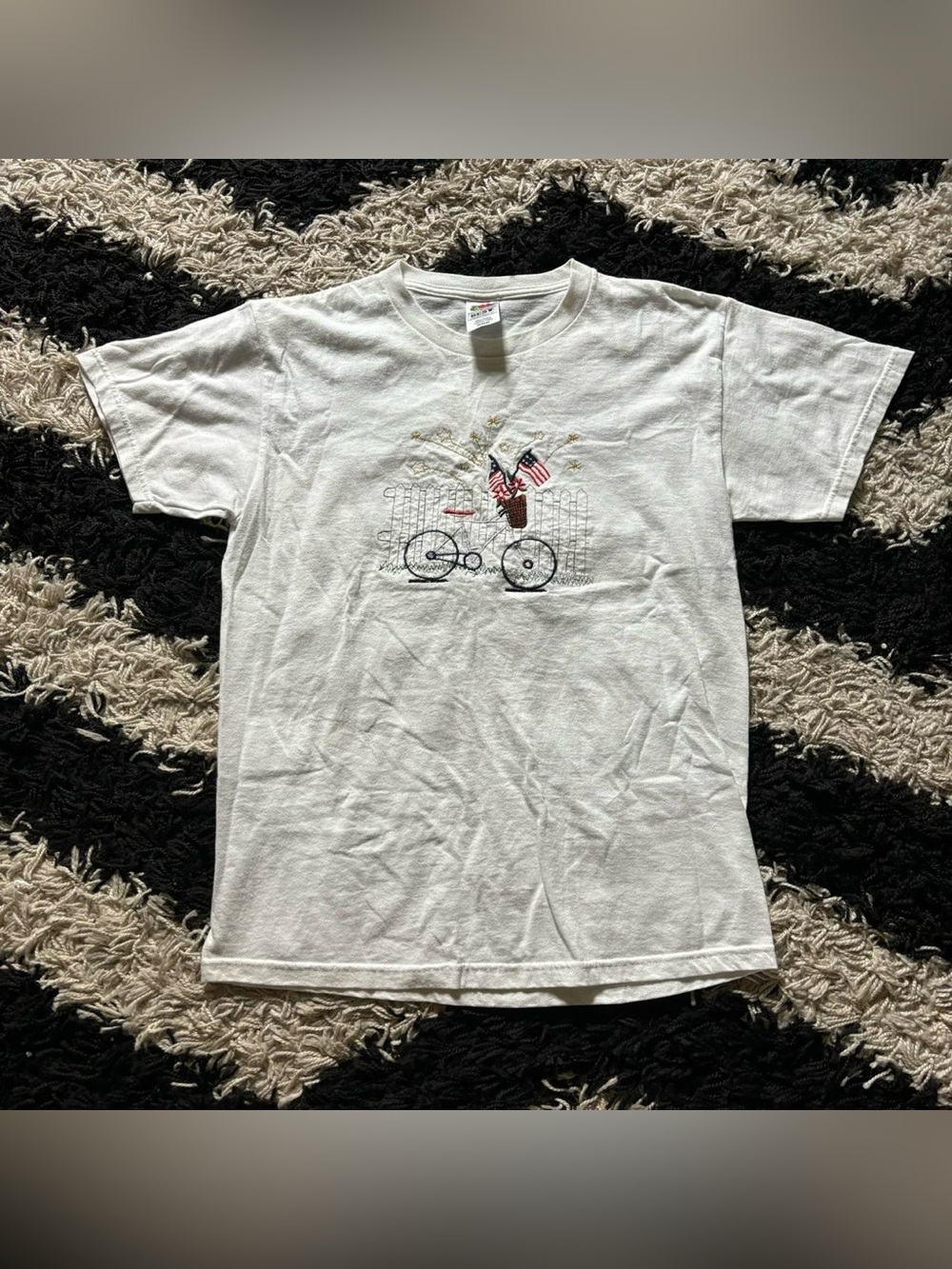 Vintage 90’s White 4th of July America Embroidered Graphic Tshirt Women’s Medium